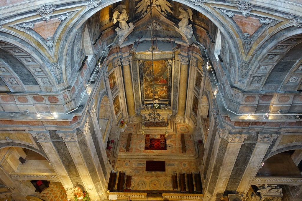 Dans la basilique d'Estrela à Lisbonne.