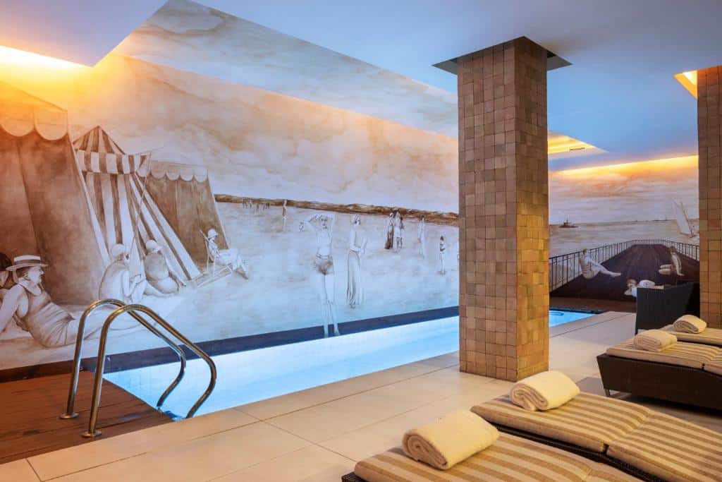 Piscine de l'hotel Heritage Avenida Libertade à Lisbonne.