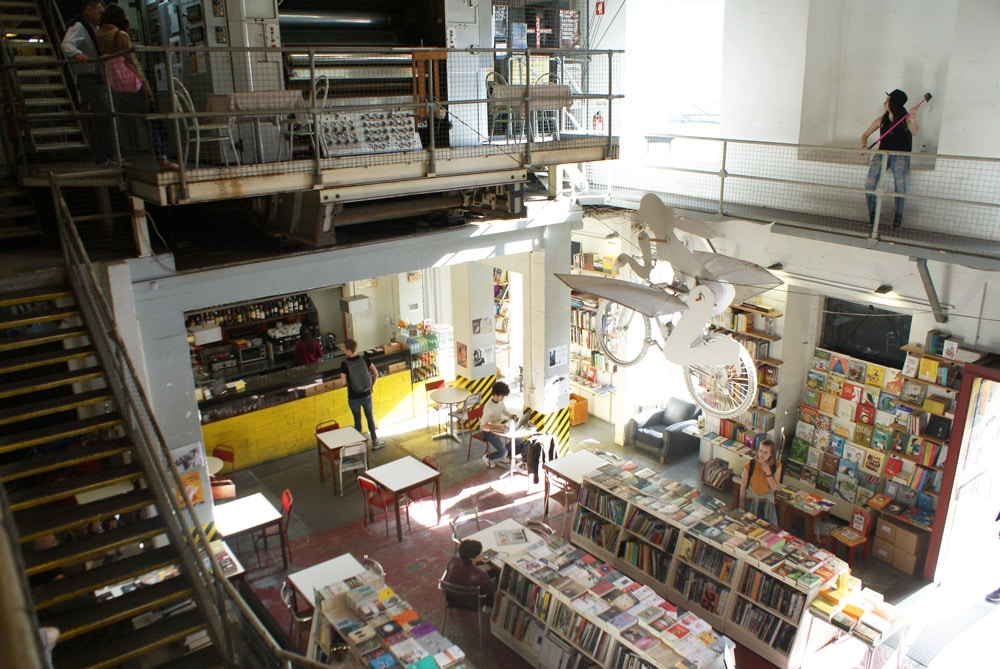 Librairie-imprimerie-café à la LX Factory à Lisbonne.