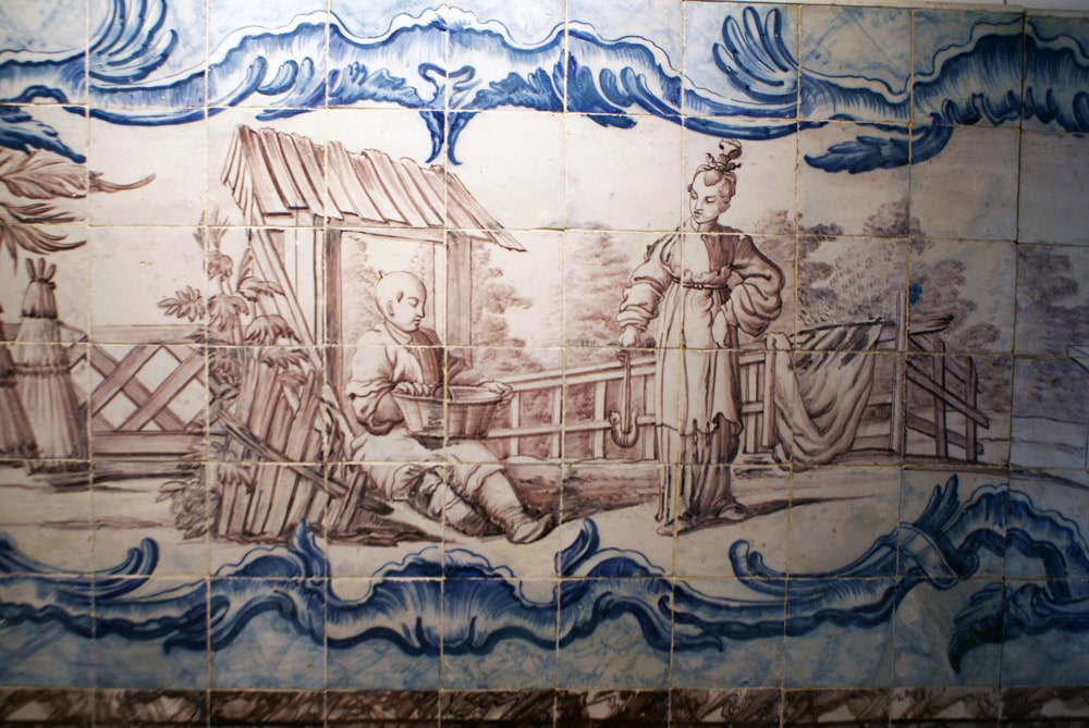 Faience néerlandaise sur une thématique asiatique.