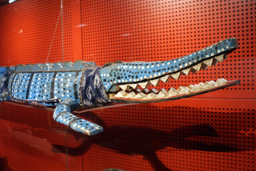 Crocodile en bandana au Musée d'ethnologie à Lisbonne.