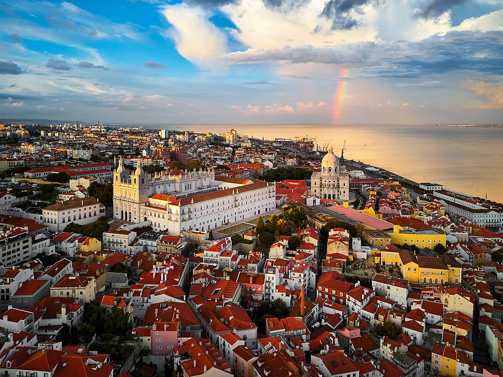 Quartier de l'Alfama à Lisbonne vue du ciel - Photo de Deensel