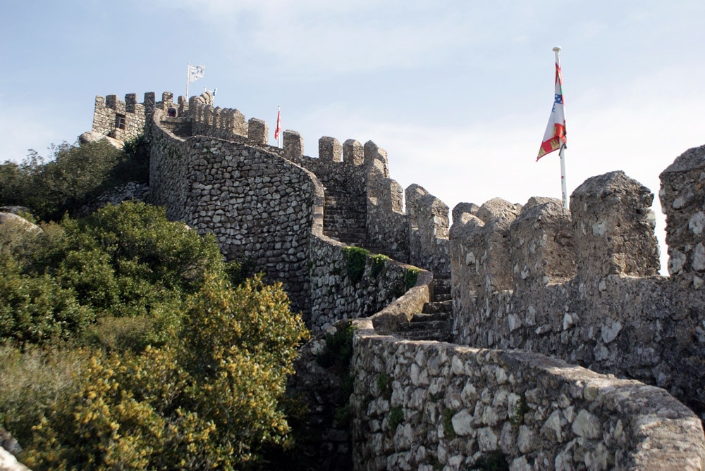 Le Château des Maures à Sintra à crête de colline.