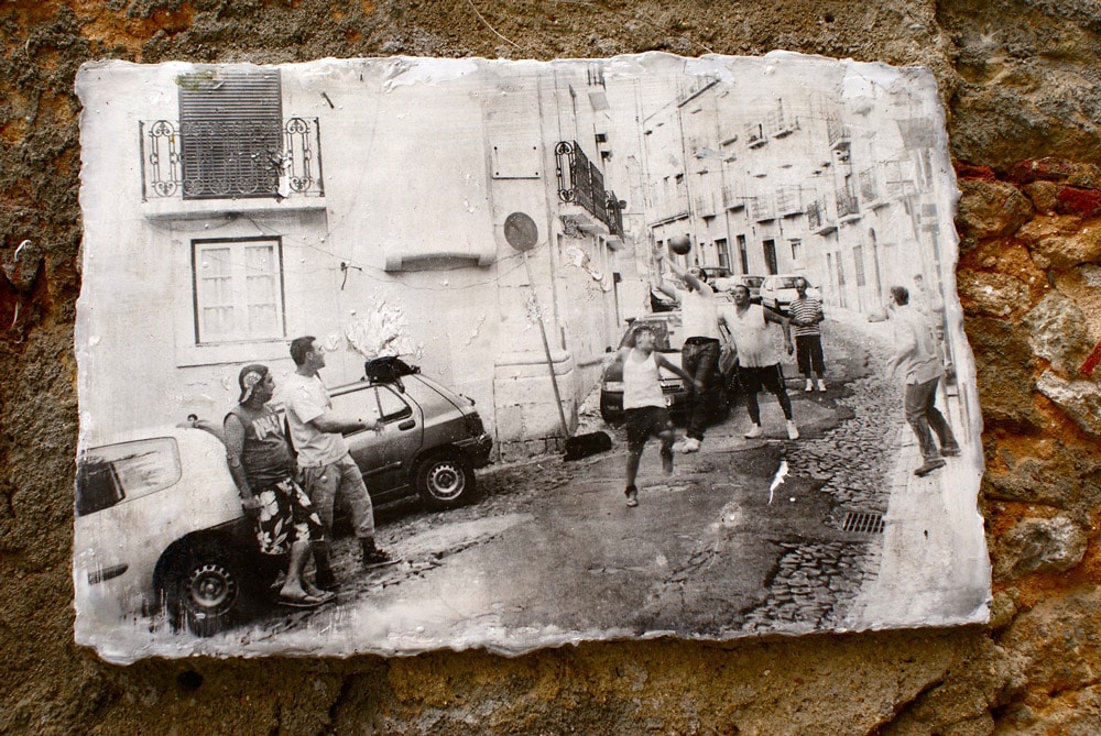 Photo de Camille Watson de l'Alfama populaire aujourd'hui de moins en moins visible...