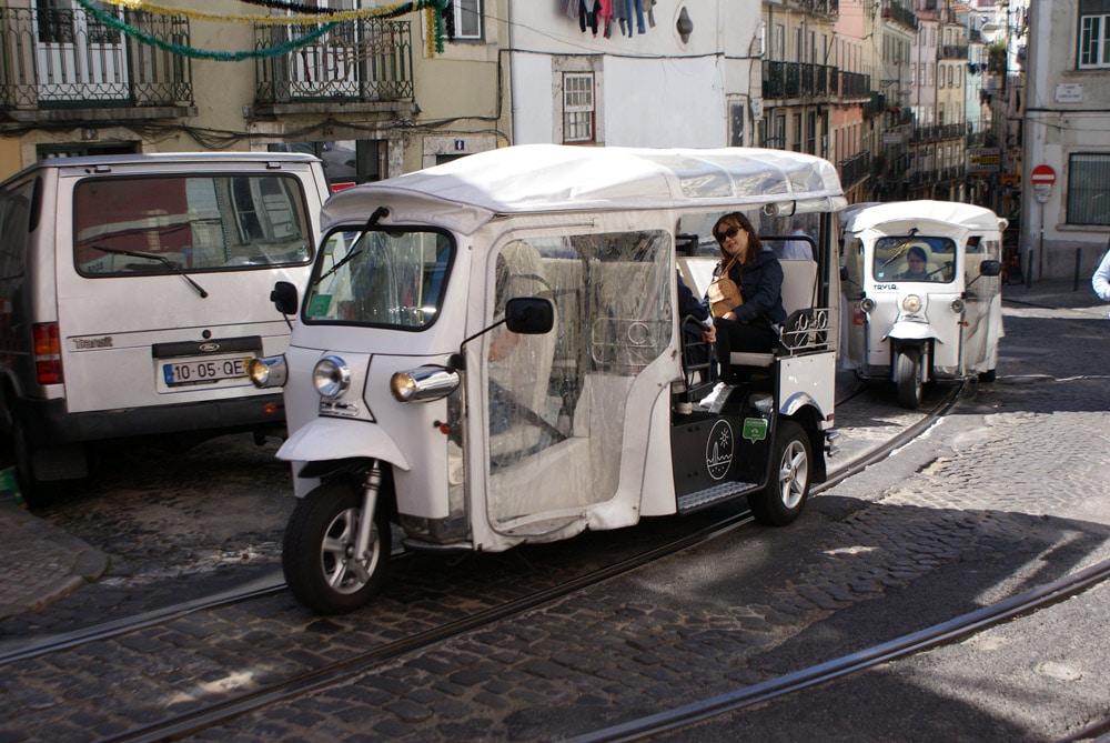 Cortège de tuk tuk pour visiteur peu désireux de faire d'efforts.