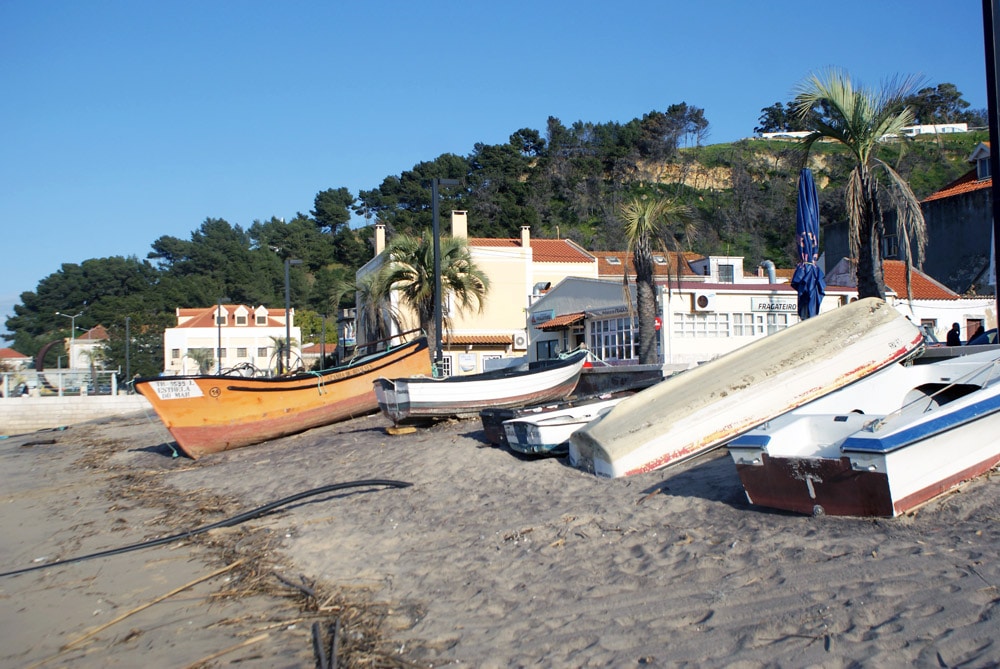 Plage du quartier de Trafaira sur la rive sud de la ville.