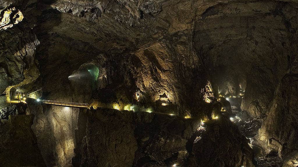 Dans le canyon de grotte de Skocjan - photo de Lander -Licence CC BY SA 3.0