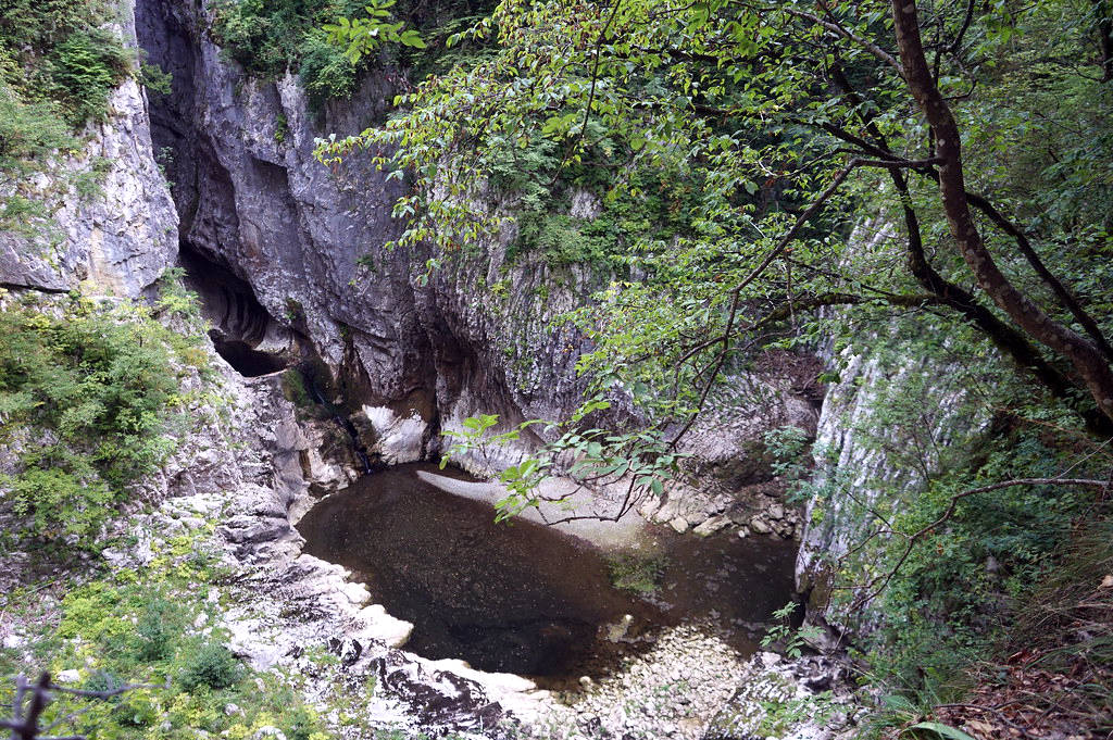 A la sortie de canyon de la grotte Skojcan en Slovénie.