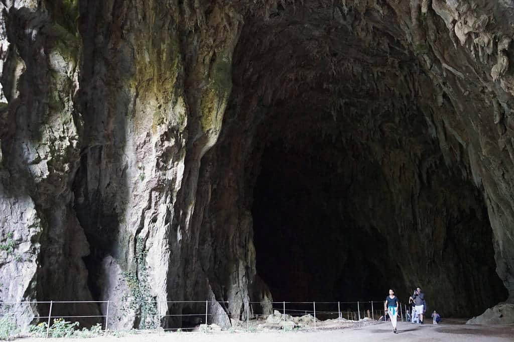 A la sortie de la grotte Skojcan en Slovénie classée au patrimoine de l'UNESCO.