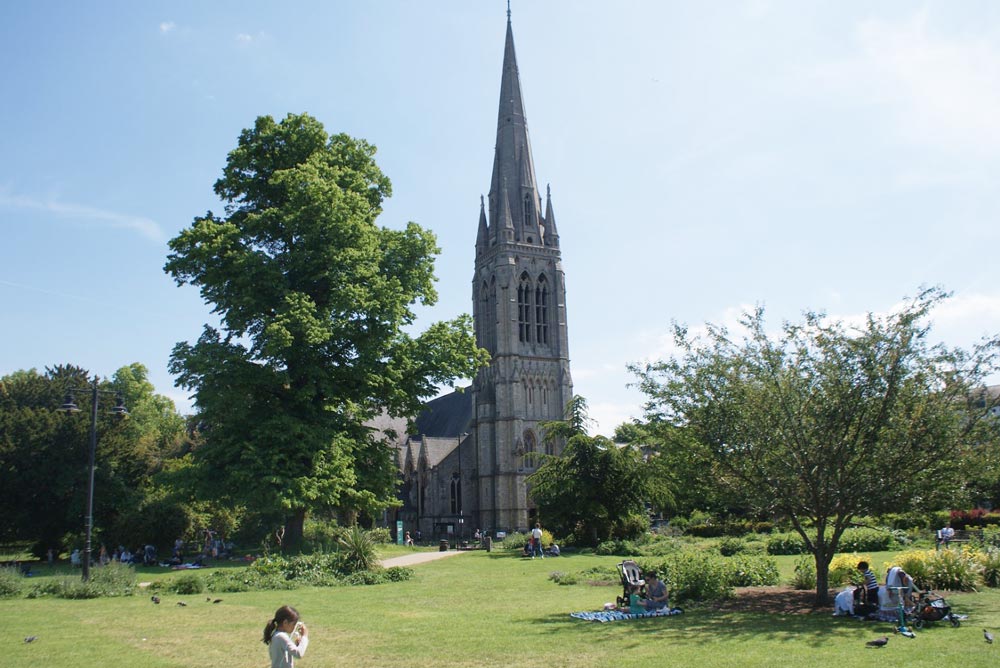 The Old Church dans le Clissold Park, quartier de Stoke Newington à Londres.