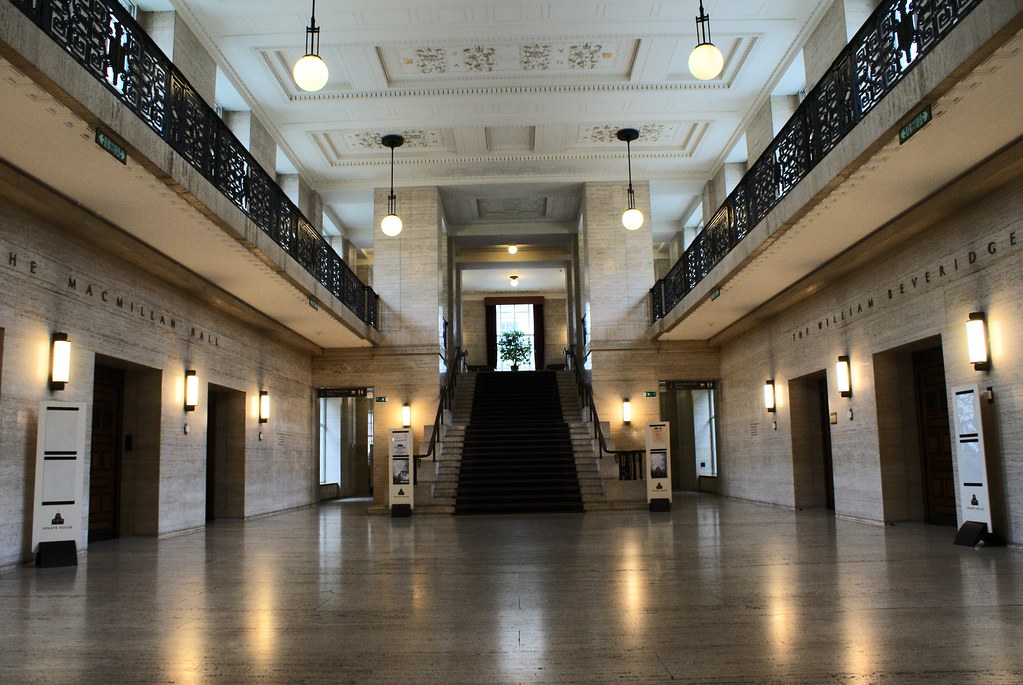 A l’intérieur de la Senate House à Londres.