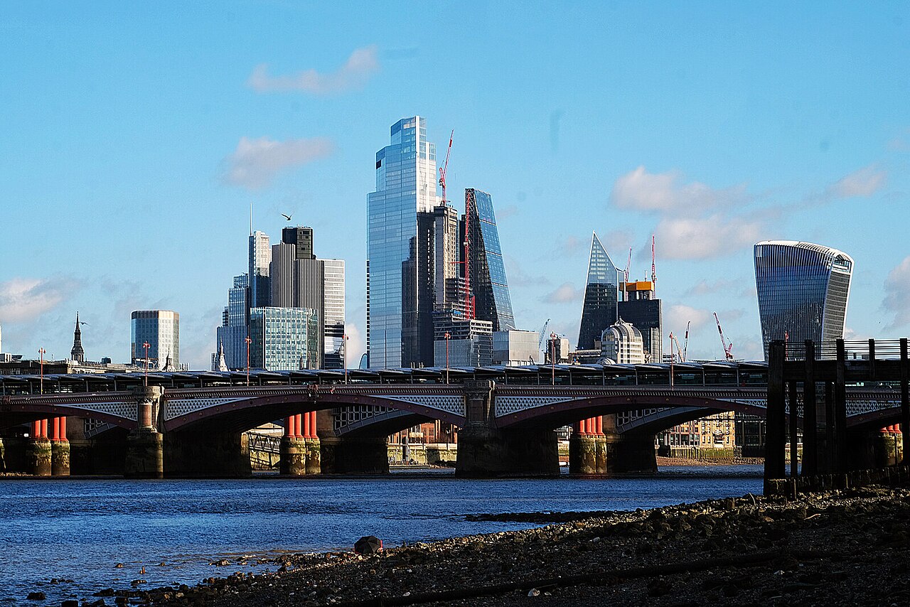 Lire la suite à propos de l’article City, quartier historique de Londres et centre financier au monde