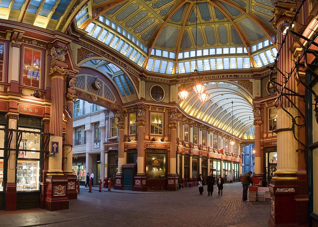 Marché couvert de Leadenhall Market dans le quartier de la City à Londres - Photo de DAVID ILIFF. License: CC BY-SA 3.0