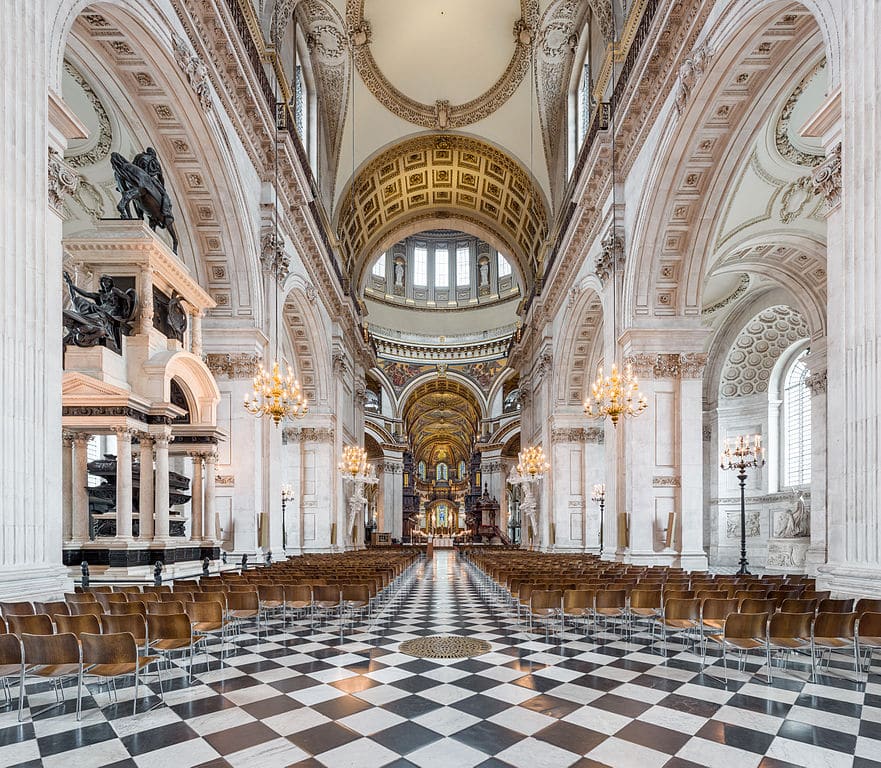 A l'intérieur de la Cathedrale Saint Paul de Londres dans la City - Photo de David Iliff