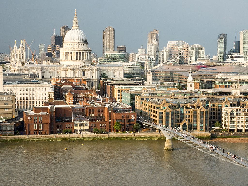 Panorama du quartier de la City à Londres avec la cathédrale Saint Paul à Londres - Photo d'Ajay Suresh