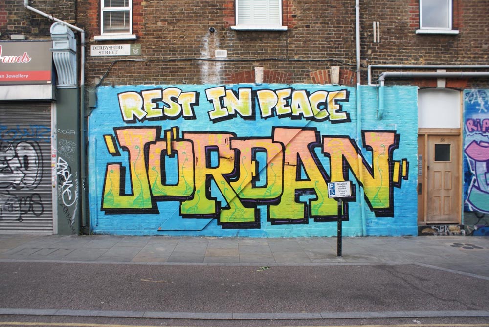 Graffiti "RIP Jordan" dans le quartier de Bethnal Green à Londres.