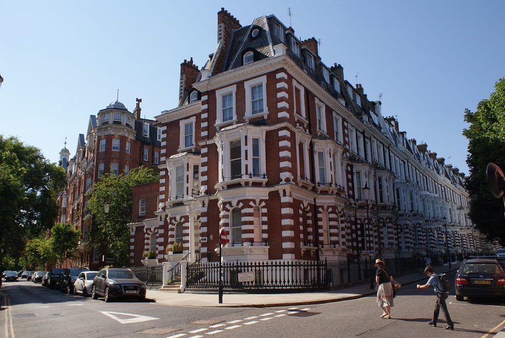 Beaux immeubles du quartier de Kensington à Londres.