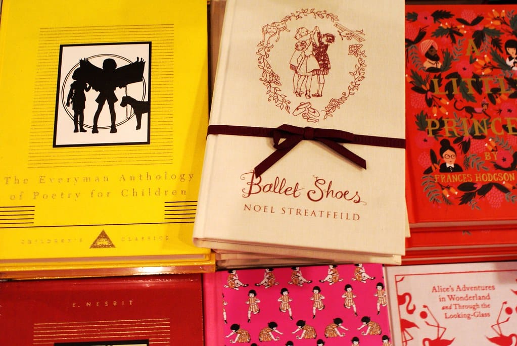 Sélection de livres pour enfant à la librairie Hatchards à Londres.