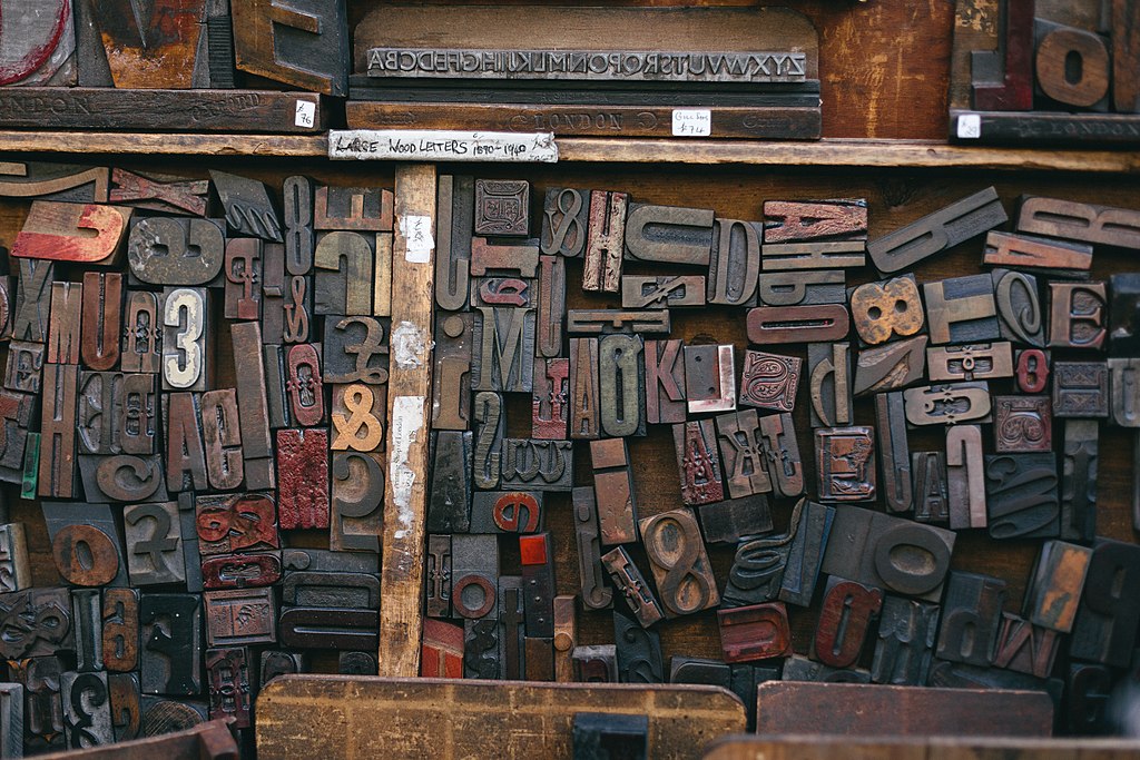 Lettre d'imprimerie sur le marché d'antiquaires de Portbello Road à Londres - Photo de Bruno Martins