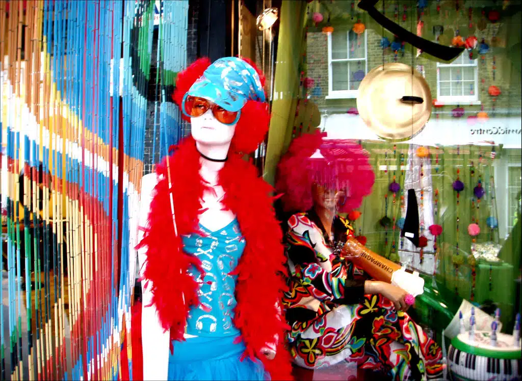 Boutique colorée à Soho, Londres. Photo de Karin Bultje