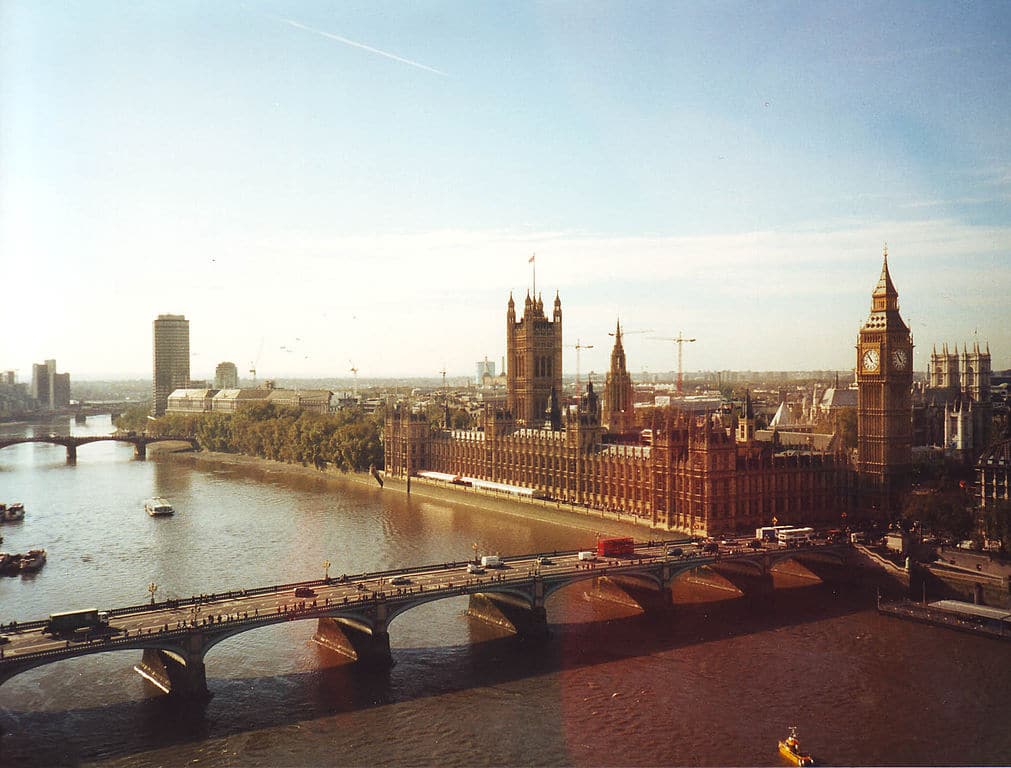 Vue sur le Parlement britannique et Big Ben dans le quartier de Westminster à Londres - Photo de David P Howard