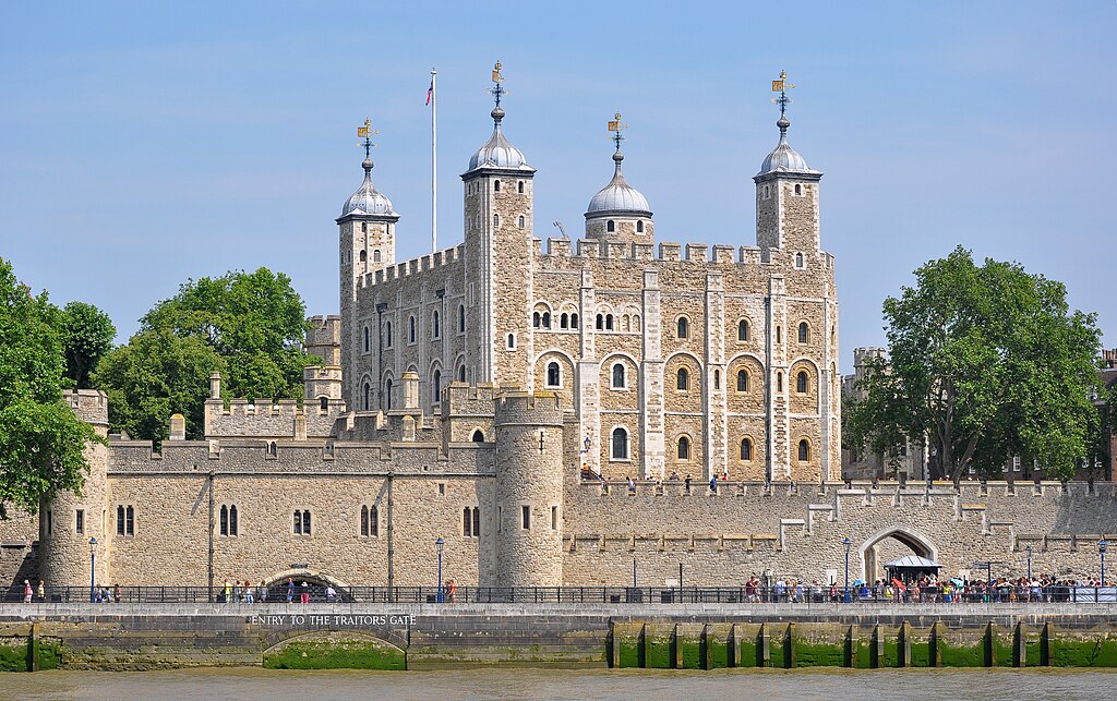 Tour de Londres vue depuis la Tamise – Photo de Bob Collowân