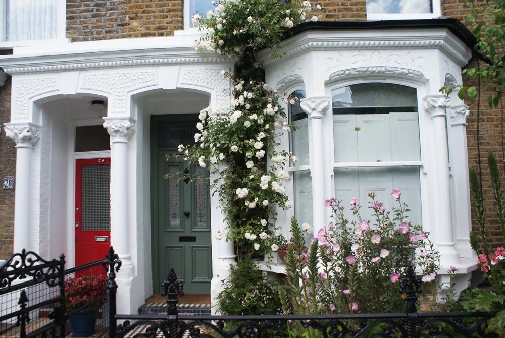 Jolie façades fleuries dans le quartier de Stoke Newington à Londres.