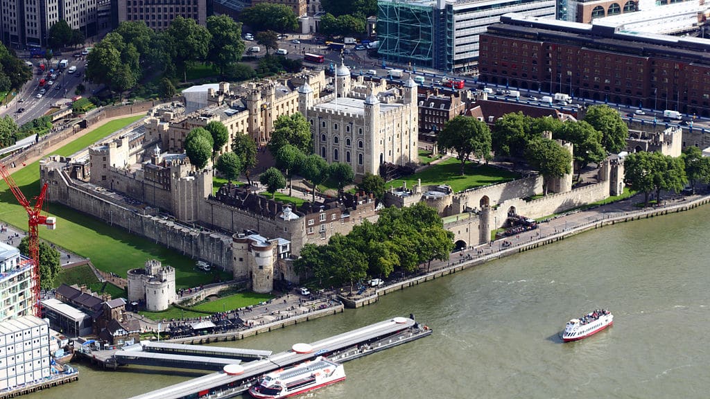 Vue aérienne de la Tour de Londres dans le quartier de la City - Photo de Rafa Esteve
