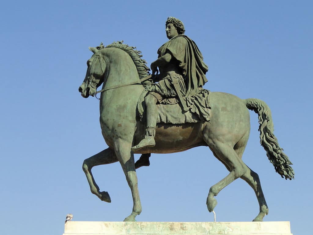 Entre Lyon et le ciel, statue de Louis XIV sur la place Bellecour. Photo de Daderot.