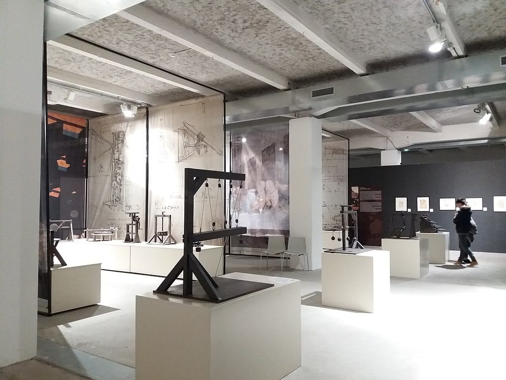 A l'intérieur de la Sucrière, lieux d'expos dans le quartier de Confluence à Lyon - Photo de Romain Behar