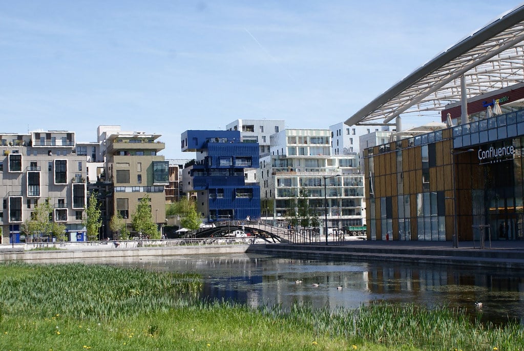Marina/darse dans le quartier de la Confluence à Lyon.