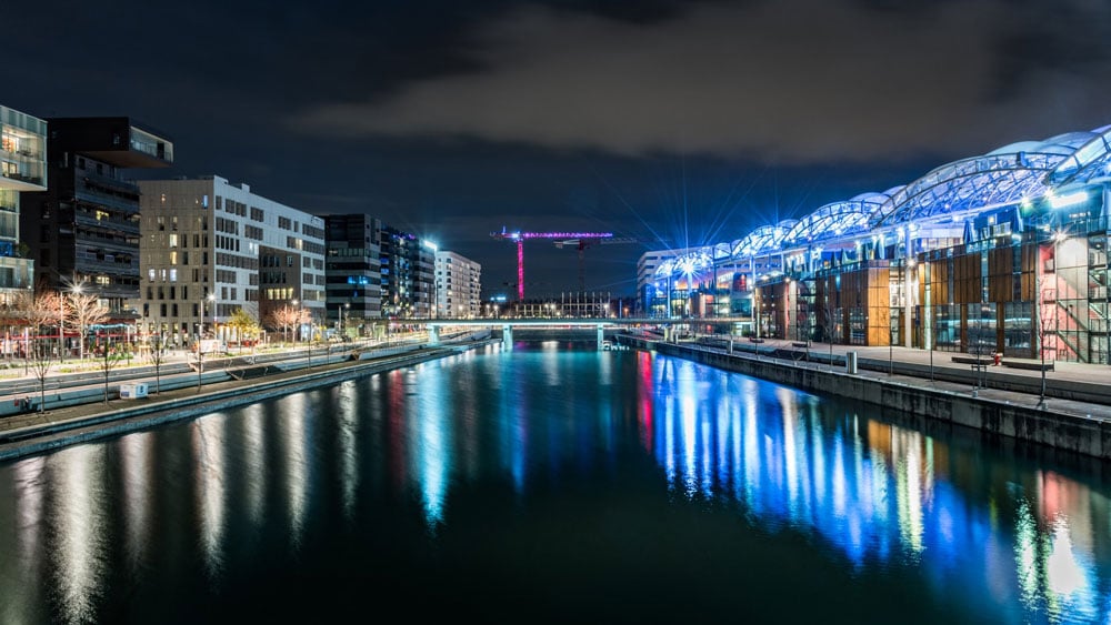 Darse, marina ou pôle nautique de Confluence de nuit à Lyon. Photo de Marina Ludovic Charlet