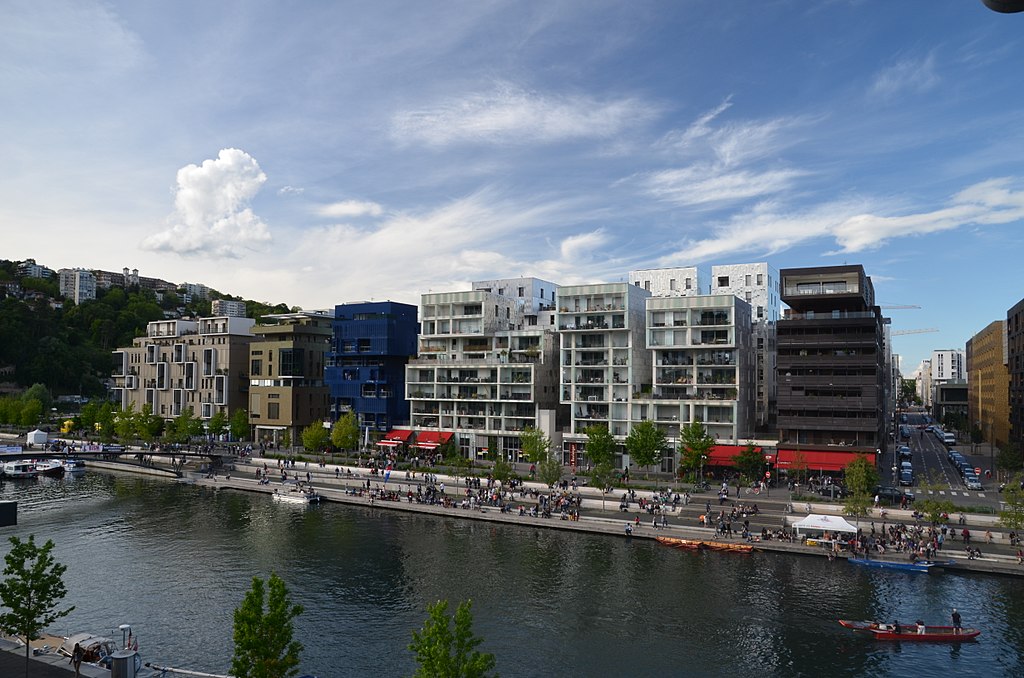 Architecture moderne sur le pôle nautique de la Confluence à Lyon - Photo de Rene Kernen