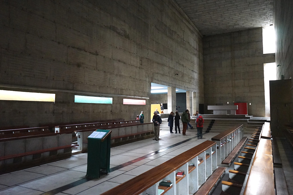 Eglise du couvent de la Tourette par Corbusier.