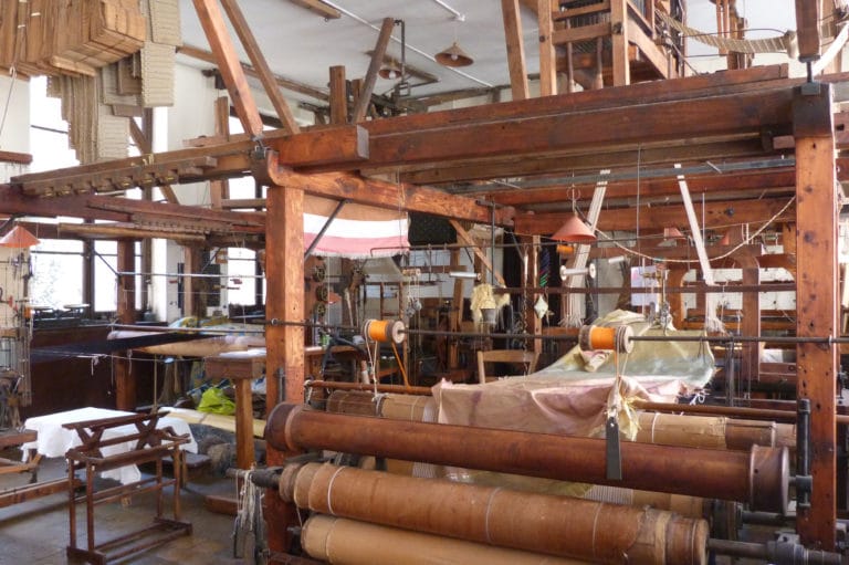 Visite de l'atelier Mattelon organisée par la Maison des canuts dans le quartier de la Croix Rousse à Lyon.