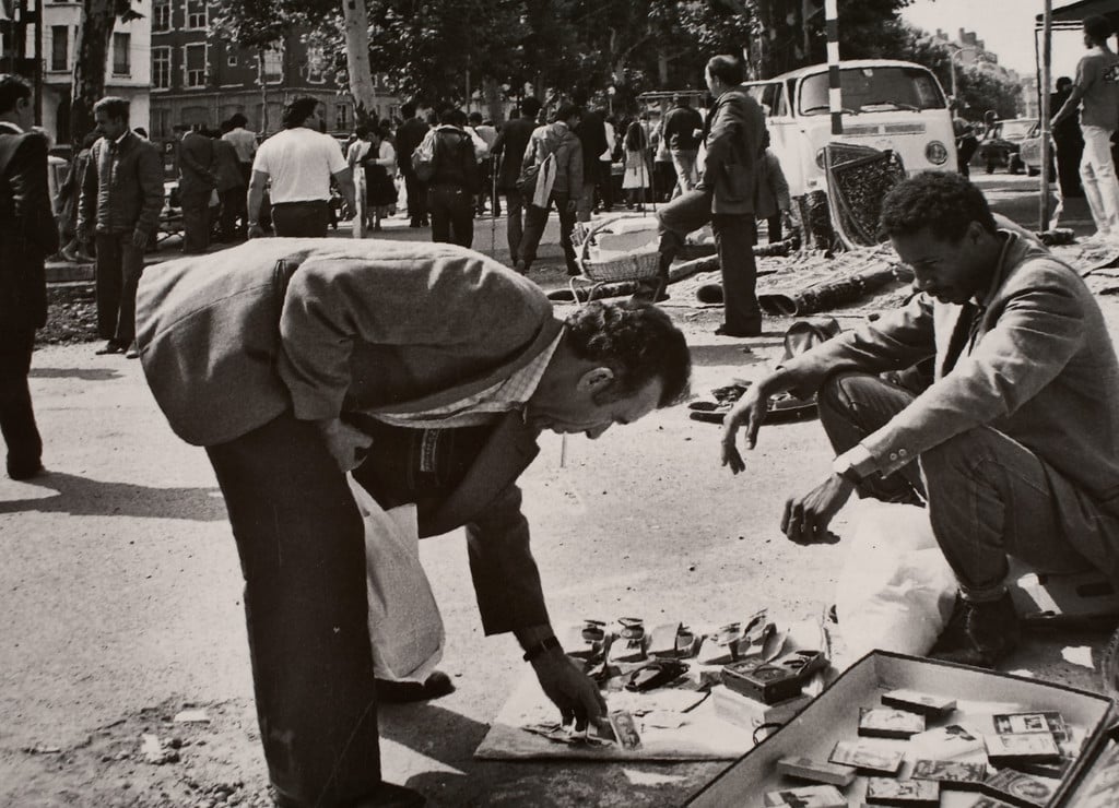 Vendeur de rue dans le quartier de Guillotière à Lyon.