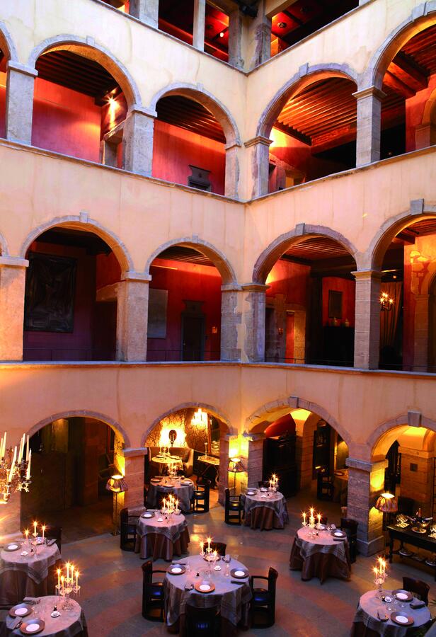 Cour des loges : Hotel de luxe dans le Vieux Lyon.