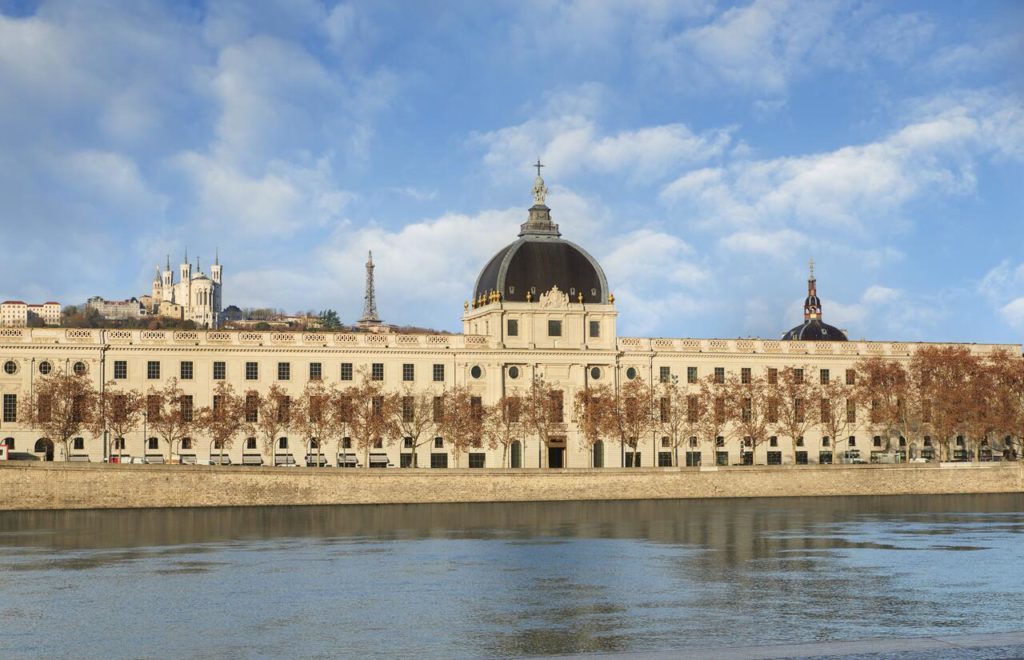 Intercontinental Hotel Dieu : Hotel de luxe et batiment historique à Lyon.