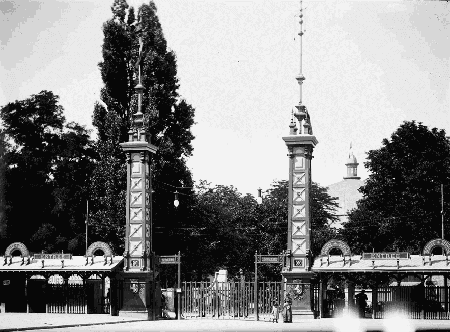 Entrée du parc de l'exposition universelle de 1894 à Lyon.