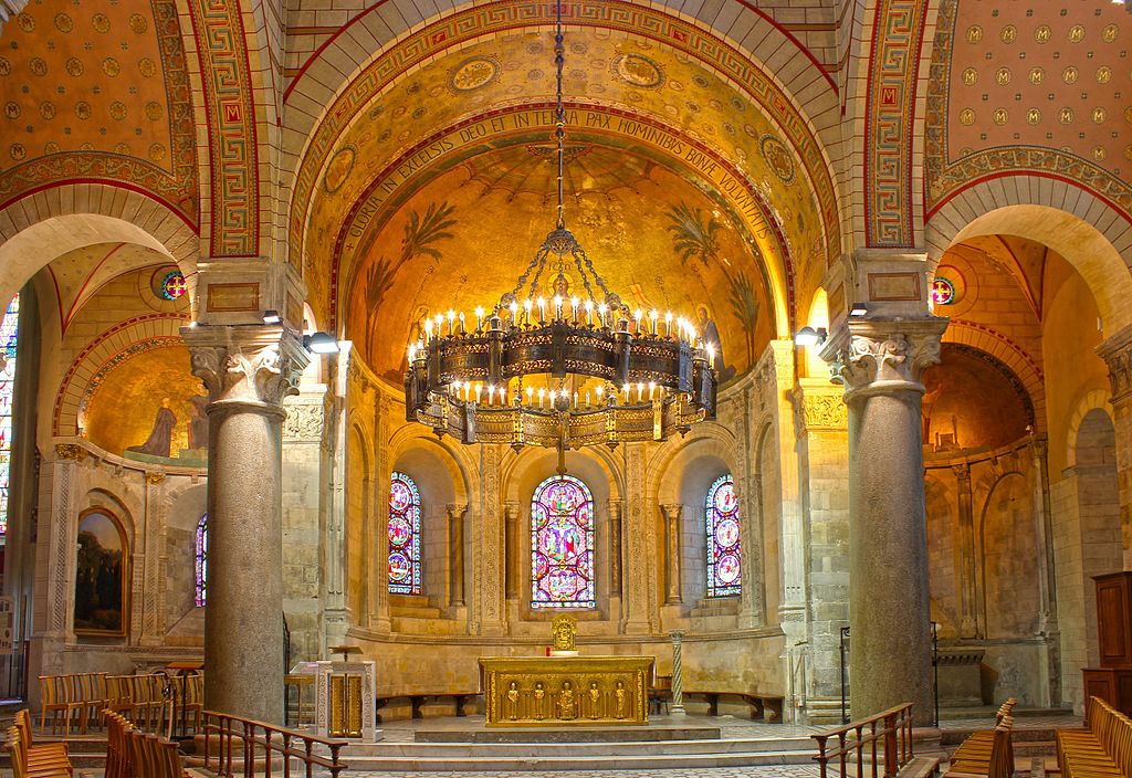 Autel de la Basilique d'Ainay sur la Presqu'île à Lyon - Photo de Xavier Caré Wikimedia Commons CC BY SA 4.0 