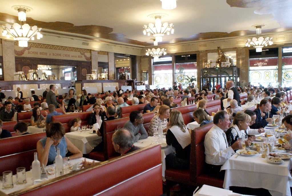 Dans la Brasserie Georges dans le quartier de Perrache à Lyon.