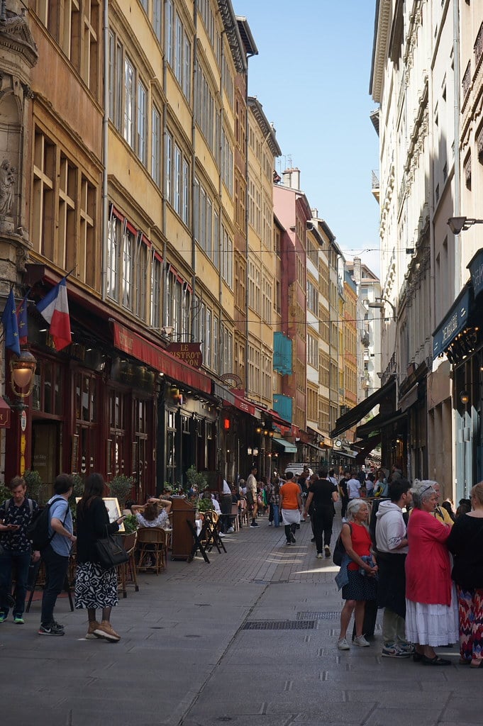 Dans la rue Mercière sur la Presqu'île à Lyon.