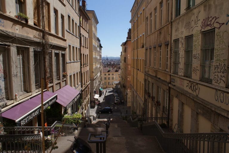 > Vue sur les pentes de la Croix Rousse à Lyon.