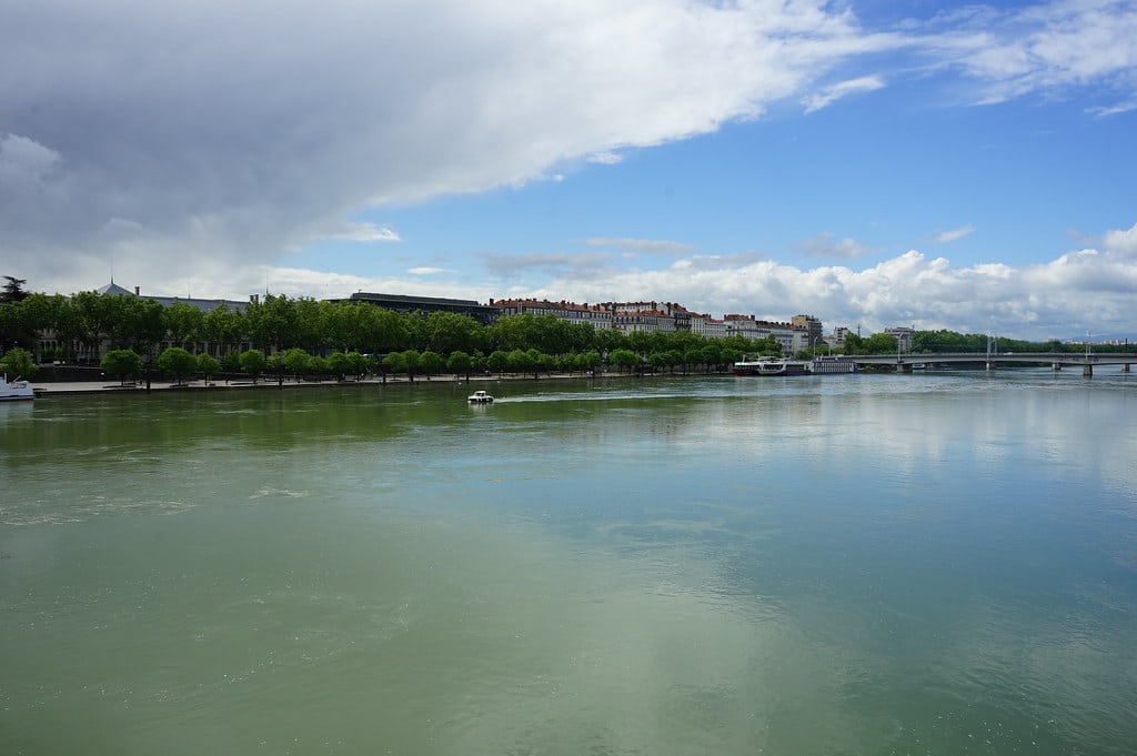 Lire la suite à propos de l’article Lyon, le fleuve Rhône et la rivière Saône : De l&rsquo;eau et des quais