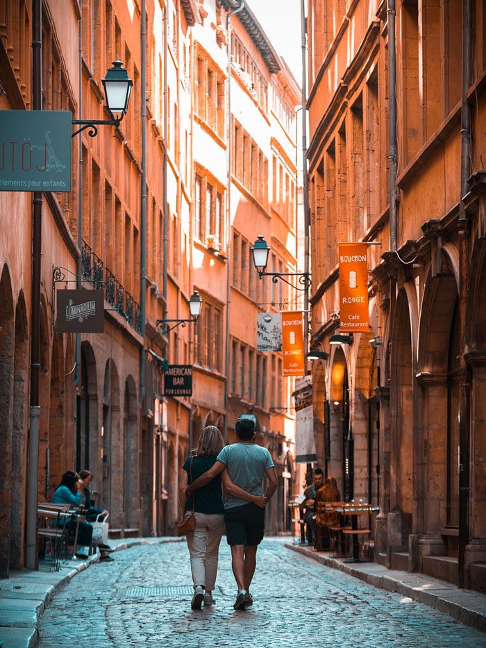 Dans une ruelle du quartier de Saint Jean à Lyon.