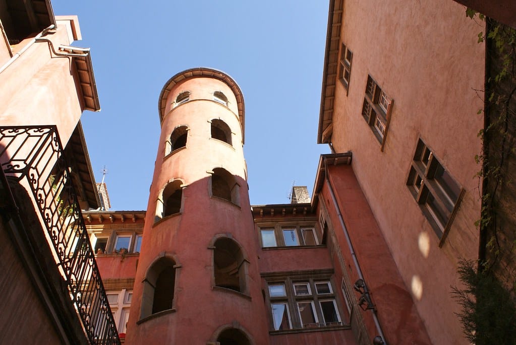 Tour Rose ou Maison du crible dans le quartier de Saint-Jean à Lyon.