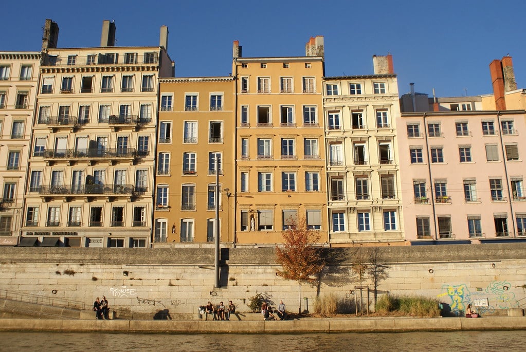 Façades sur les quais de Saône à Lyon.