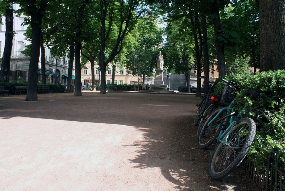 Place Sathonay dans le quartier des Terreaux à Lyon.