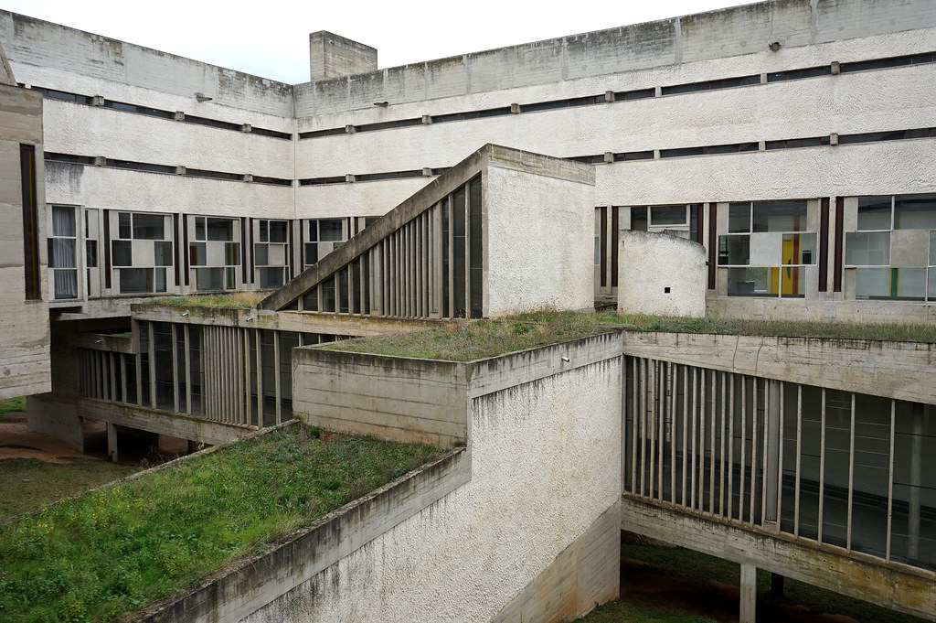 Cour du Couvent de la Tourette près de Lyon.