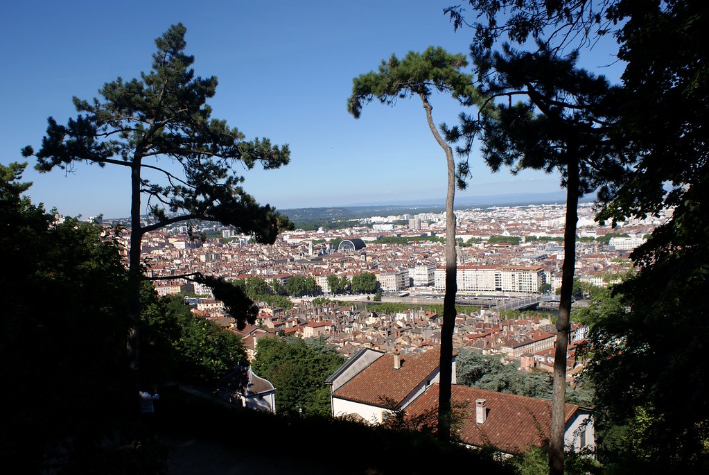 Vue sur Lyon depuis le Jardin du Rosaire.